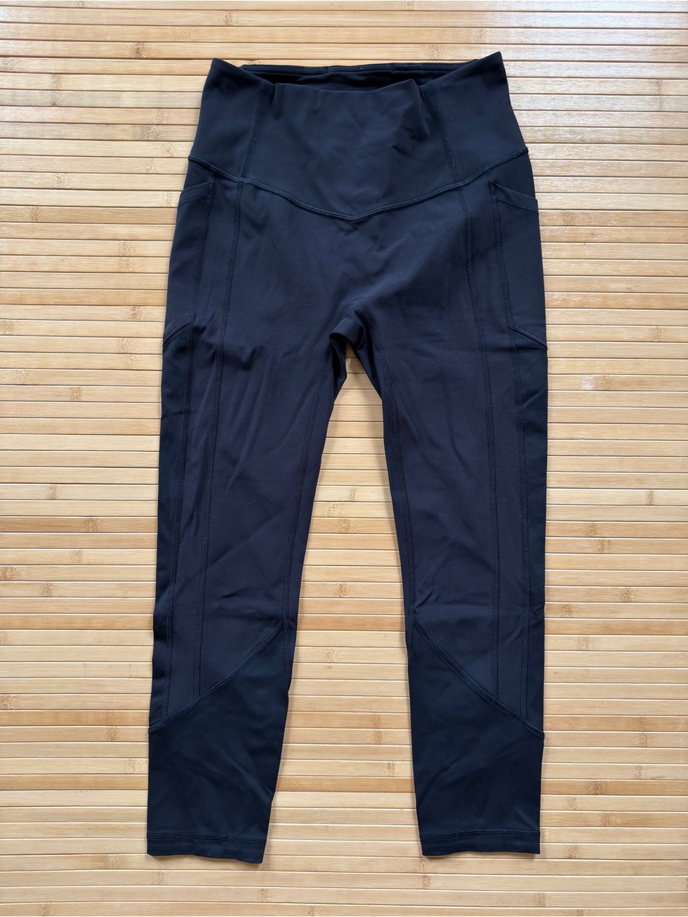 Lululemon - Size 6 - ATRP - High Rise - Side Pocket - All the Right Places - Picture 2 of 7
